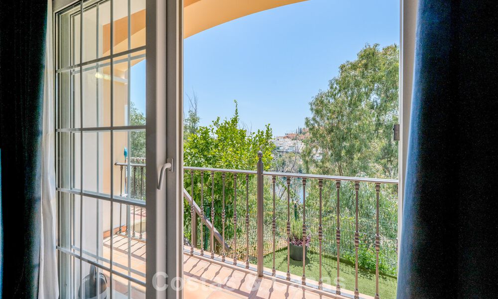 Ruime familiewoning te koop in een kleinschalige gated urbanisatie in het begeerde Nueva Andalucia, Marbella 801094