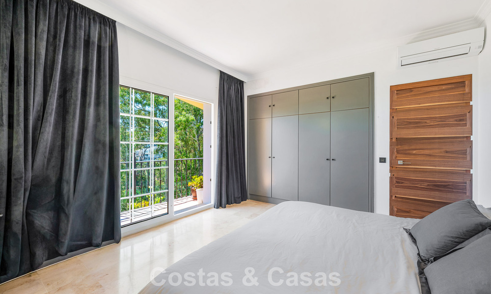 Ruime familiewoning te koop in een kleinschalige gated urbanisatie in het begeerde Nueva Andalucia, Marbella 801095