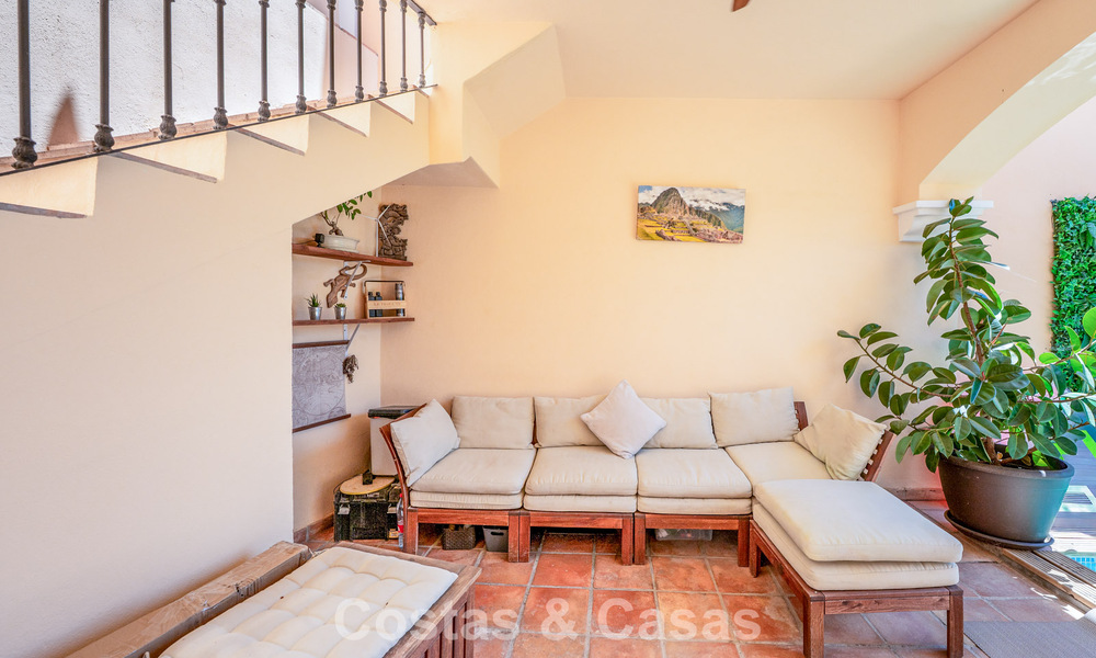 Ruime familiewoning te koop in een kleinschalige gated urbanisatie in het begeerde Nueva Andalucia, Marbella 801097