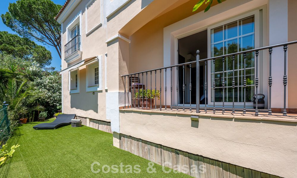 Ruime familiewoning te koop in een kleinschalige gated urbanisatie in het begeerde Nueva Andalucia, Marbella 801099