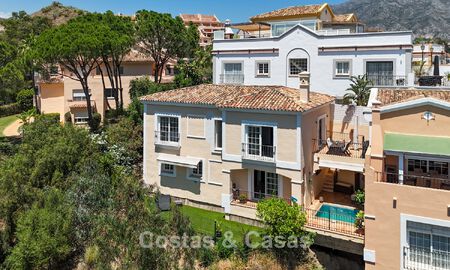 Ruime familiewoning te koop in een kleinschalige gated urbanisatie in het begeerde Nueva Andalucia, Marbella 801104