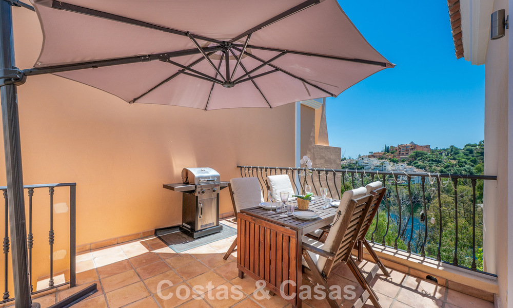 Ruime familiewoning te koop in een kleinschalige gated urbanisatie in het begeerde Nueva Andalucia, Marbella 801112
