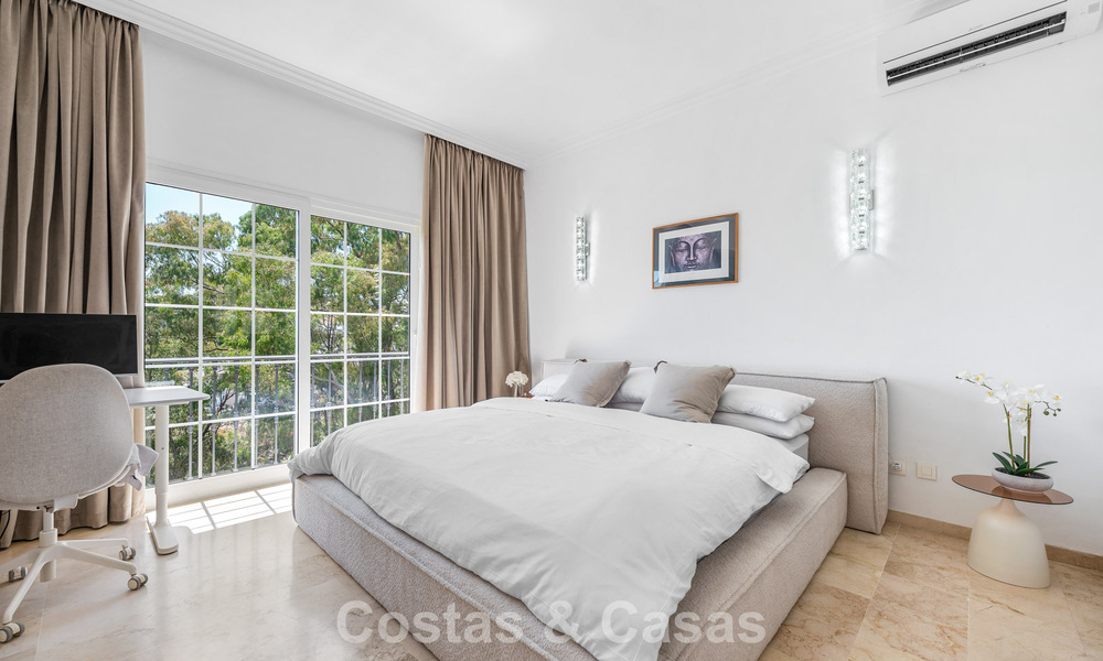 Ruime familiewoning te koop in een kleinschalige gated urbanisatie in het begeerde Nueva Andalucia, Marbella 801117