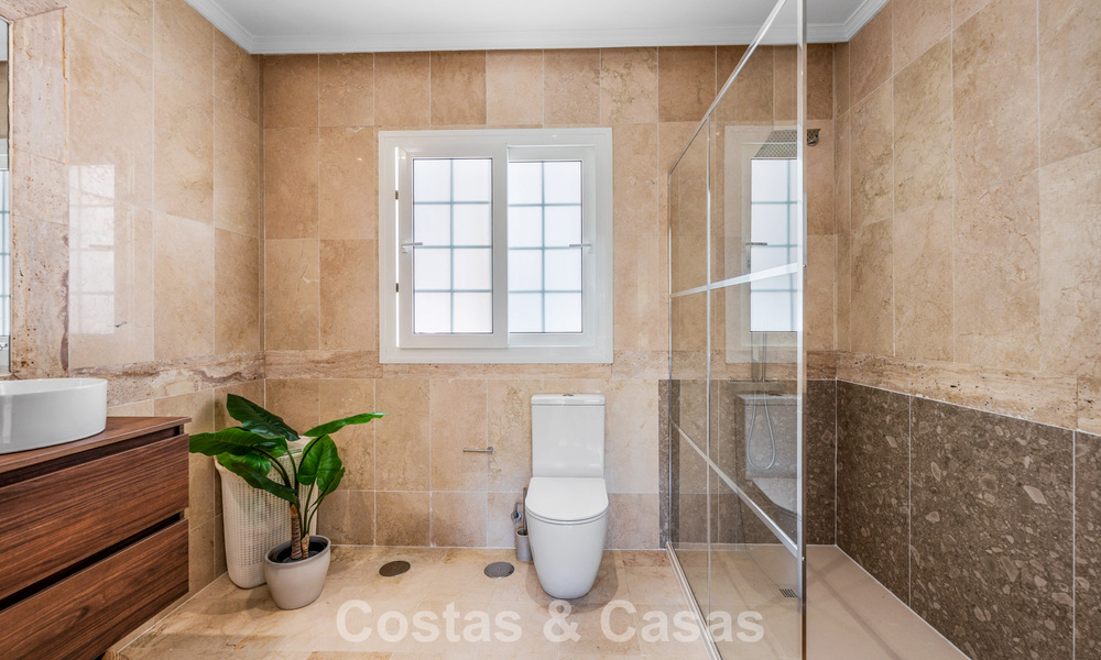Ruime familiewoning te koop in een kleinschalige gated urbanisatie in het begeerde Nueva Andalucia, Marbella 801120