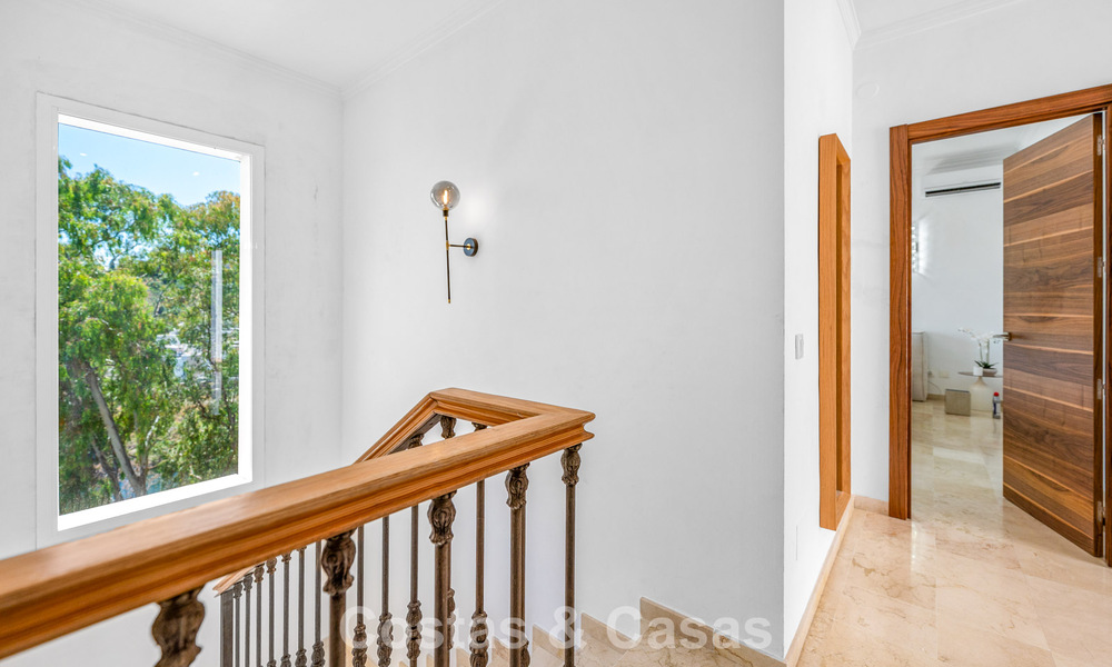 Ruime familiewoning te koop in een kleinschalige gated urbanisatie in het begeerde Nueva Andalucia, Marbella 801122