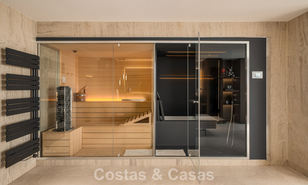 Indrukwekkende luxevilla met moderne minimalistische architectuur te koop in de heuvels van Oost-Marbella 801125