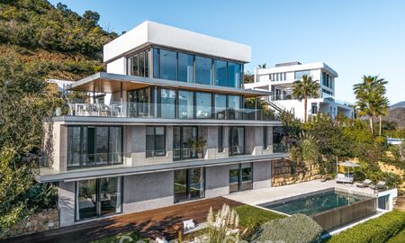 Indrukwekkende luxevilla met moderne minimalistische architectuur te koop in de heuvels van Oost-Marbella 801127