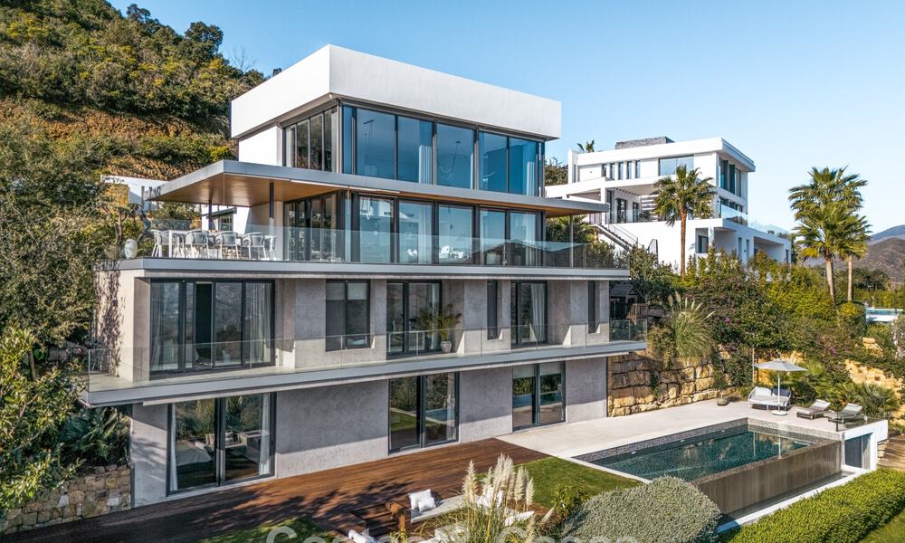 Indrukwekkende luxevilla met moderne minimalistische architectuur te koop in de heuvels van Oost-Marbella 801127