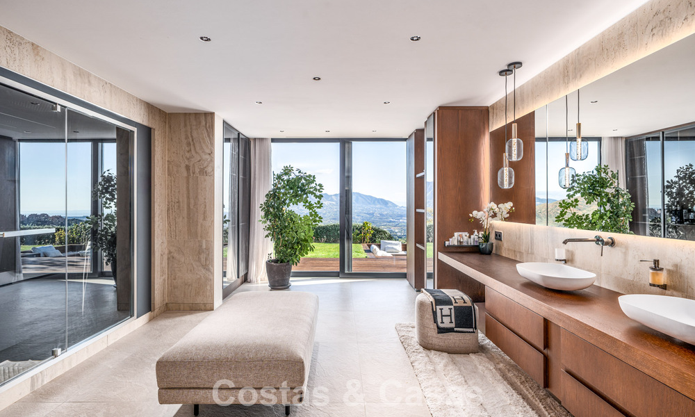 Indrukwekkende luxevilla met moderne minimalistische architectuur te koop in de heuvels van Oost-Marbella 801129