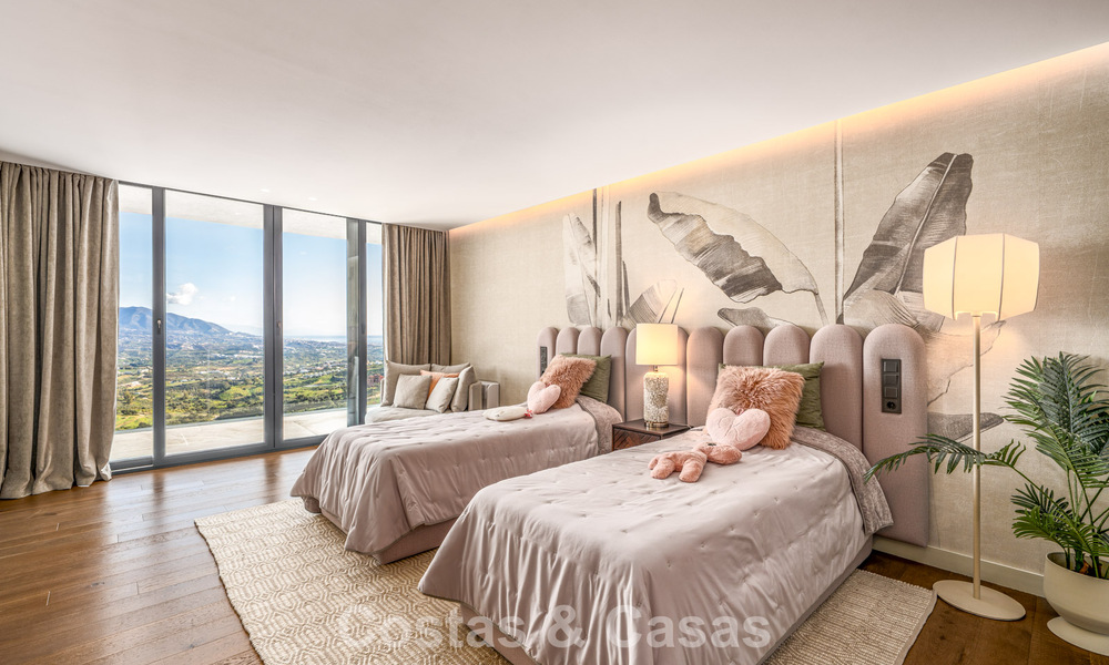 Indrukwekkende luxevilla met moderne minimalistische architectuur te koop in de heuvels van Oost-Marbella 801135