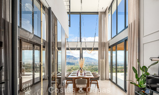 Indrukwekkende luxevilla met moderne minimalistische architectuur te koop in de heuvels van Oost-Marbella 801140 