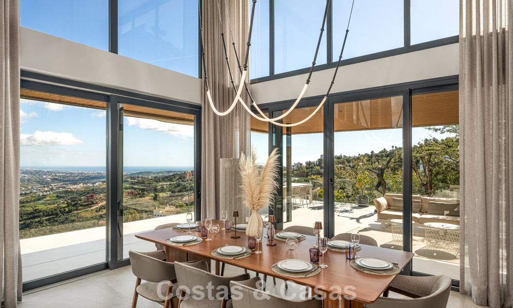 Indrukwekkende luxevilla met moderne minimalistische architectuur te koop in de heuvels van Oost-Marbella 801141