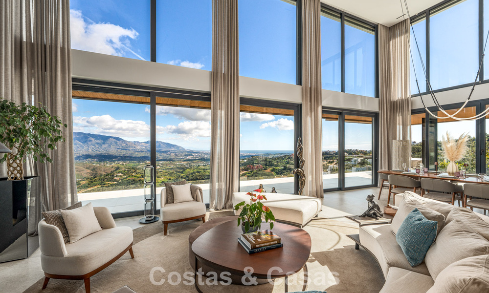 Indrukwekkende luxevilla met moderne minimalistische architectuur te koop in de heuvels van Oost-Marbella 801143
