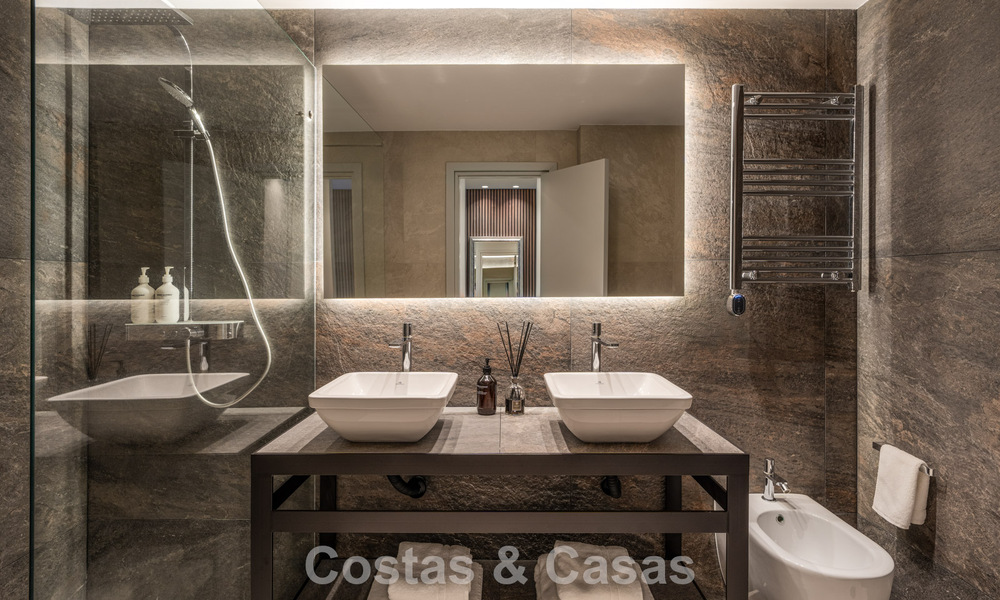 Indrukwekkende luxevilla met moderne minimalistische architectuur te koop in de heuvels van Oost-Marbella 801149
