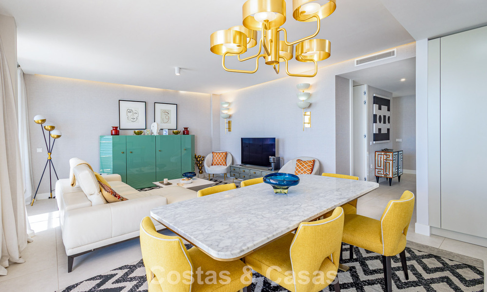 Exclusief penthouse met schitterend open zeezicht te koop aan het strand in Estepona 801261