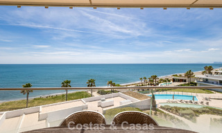 Exclusief penthouse met schitterend open zeezicht te koop aan het strand in Estepona 801267 