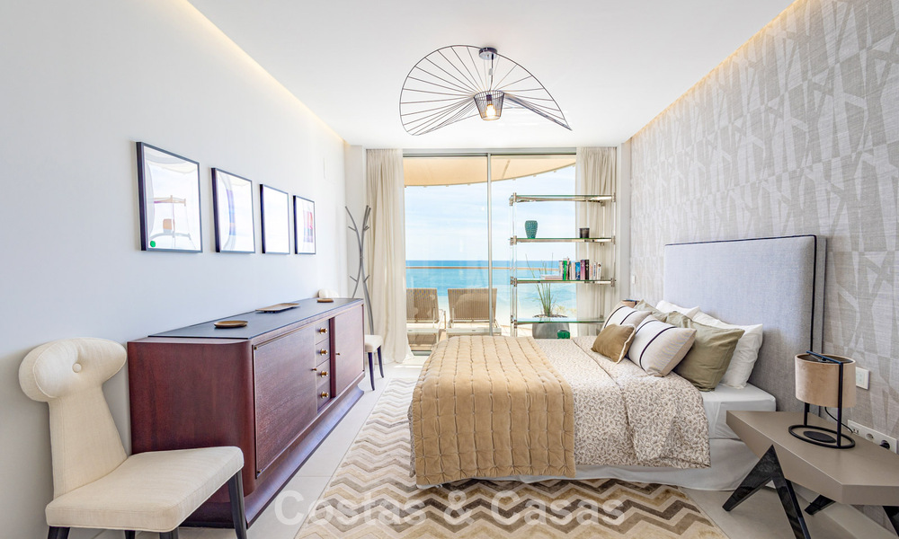 Exclusief penthouse met schitterend open zeezicht te koop aan het strand in Estepona 801279