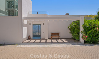 Hedendaagse luxevilla met strakke, moderne bouwstijl en adembenemend uitzicht te koop in Oost-Marbella 801167 