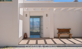 Hedendaagse luxevilla met strakke, moderne bouwstijl en adembenemend uitzicht te koop in Oost-Marbella 801168 