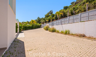 Hedendaagse luxevilla met strakke, moderne bouwstijl en adembenemend uitzicht te koop in Oost-Marbella 801169 