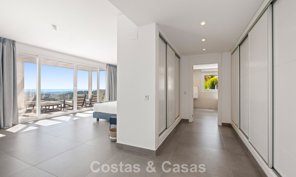 Hedendaagse luxevilla met strakke, moderne bouwstijl en adembenemend uitzicht te koop in Oost-Marbella 801176