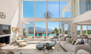 Hedendaagse luxevilla met strakke, moderne bouwstijl en adembenemend uitzicht te koop in Oost-Marbella 801185 