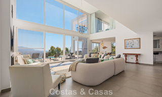Hedendaagse luxevilla met strakke, moderne bouwstijl en adembenemend uitzicht te koop in Oost-Marbella 801188 