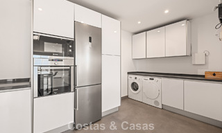 Hedendaagse luxevilla met strakke, moderne bouwstijl en adembenemend uitzicht te koop in Oost-Marbella 801197 