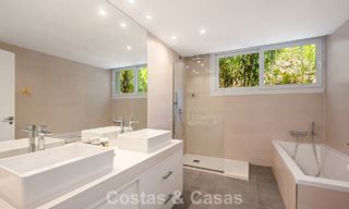 Hedendaagse luxevilla met strakke, moderne bouwstijl en adembenemend uitzicht te koop in Oost-Marbella 801202 