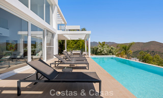 Hedendaagse luxevilla met strakke, moderne bouwstijl en adembenemend uitzicht te koop in Oost-Marbella 801220 