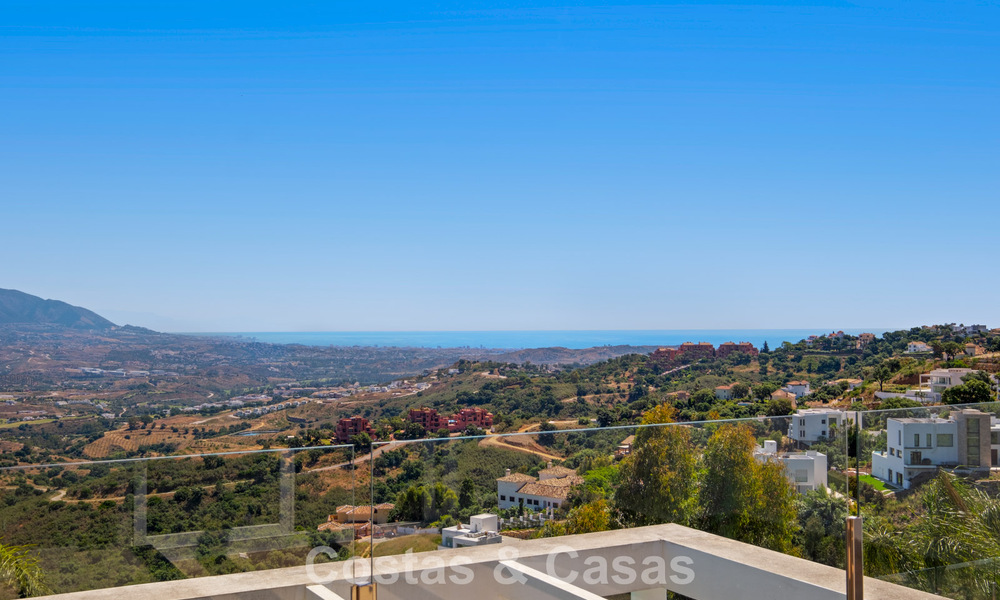 Hedendaagse luxevilla met strakke, moderne bouwstijl en adembenemend uitzicht te koop in Oost-Marbella 801230