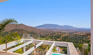 Hedendaagse luxevilla met strakke, moderne bouwstijl en adembenemend uitzicht te koop in Oost-Marbella 801232 