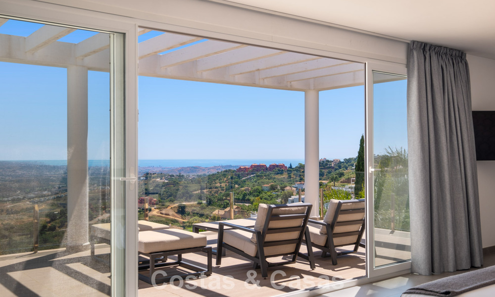 Hedendaagse luxevilla met strakke, moderne bouwstijl en adembenemend uitzicht te koop in Oost-Marbella 801234