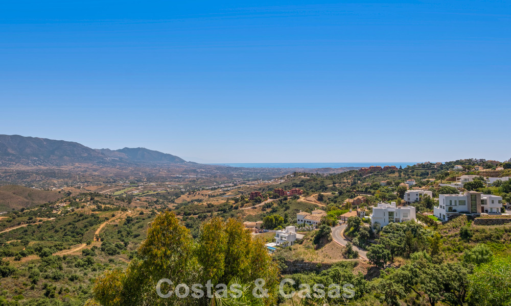 Hedendaagse luxevilla met strakke, moderne bouwstijl en adembenemend uitzicht te koop in Oost-Marbella 801239
