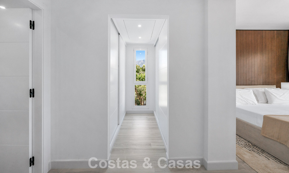 Lichtrijk, eigentijds gerenoveerd appartement met zeezicht te koop in de heuvels van La Quinta, Marbella - Benahavis 801300