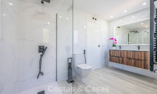 Lichtrijk, eigentijds gerenoveerd appartement met zeezicht te koop in de heuvels van La Quinta, Marbella - Benahavis 801304 