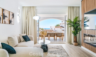 Lichtrijk, eigentijds gerenoveerd appartement met zeezicht te koop in de heuvels van La Quinta, Marbella - Benahavis 801320 