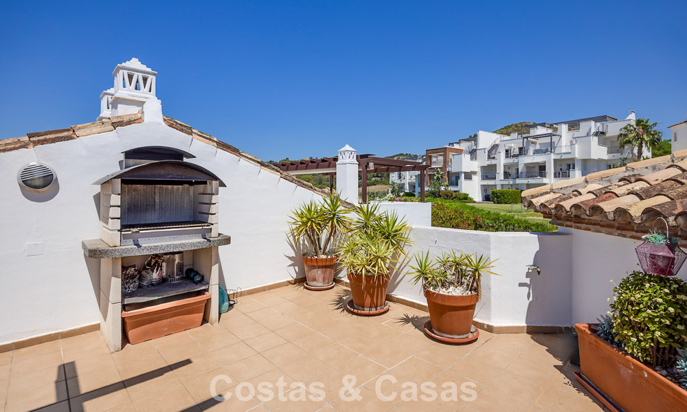 Prachtig 3-slaapkamer penthouse te koop met ruim dakterras in een golfomgeving van Marbella - Benahavis 801354