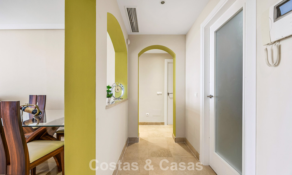 Prachtig 3-slaapkamer penthouse te koop met ruim dakterras in een golfomgeving van Marbella - Benahavis 801360