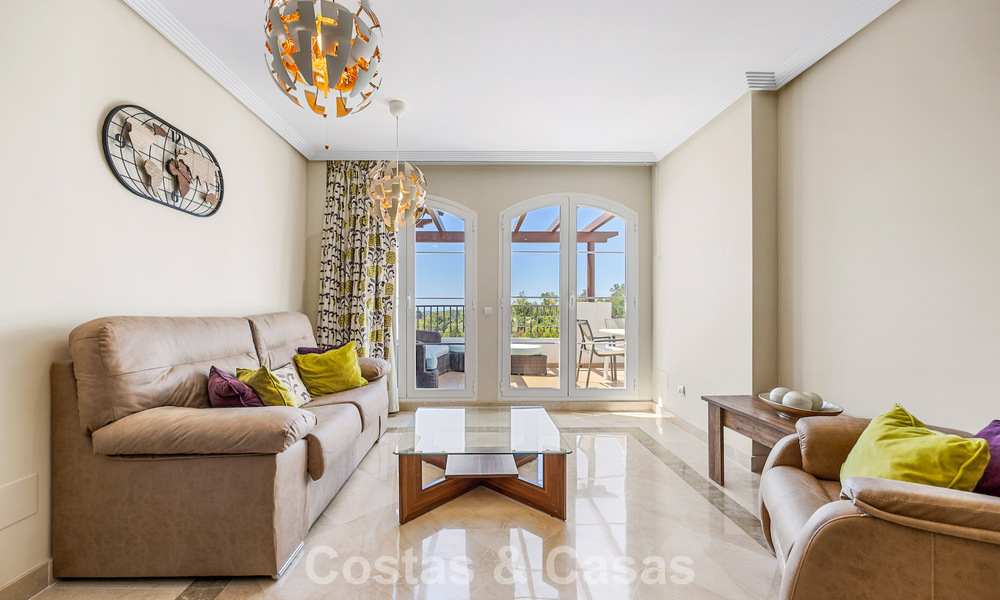 Prachtig 3-slaapkamer penthouse te koop met ruim dakterras in een golfomgeving van Marbella - Benahavis 801361