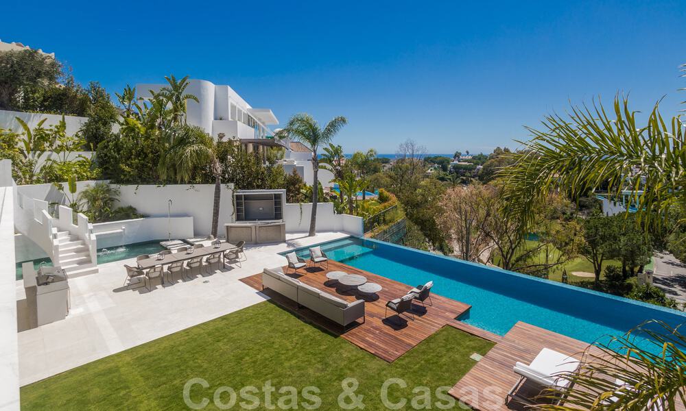 Instapklare, luxueuze, moderne villa te koop, met schitterend uitzicht in La Quinta, een golfurbanisatie in Marbella - Benahavis 801030