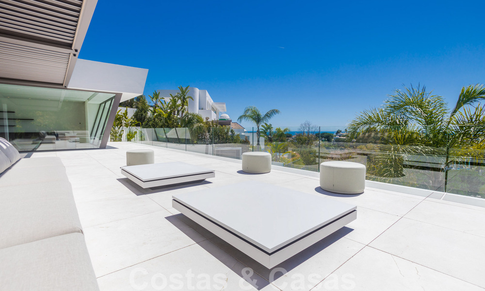 Instapklare, luxueuze, moderne villa te koop, met schitterend uitzicht in La Quinta, een golfurbanisatie in Marbella - Benahavis 801040