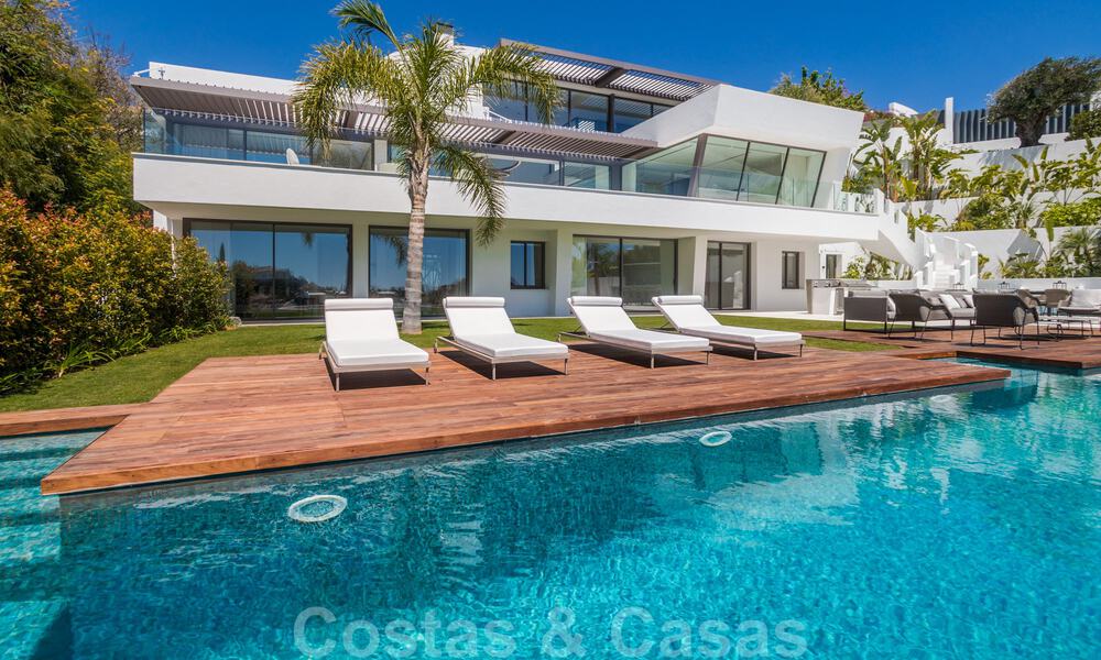 Instapklare, luxueuze, moderne villa te koop, met schitterend uitzicht in La Quinta, een golfurbanisatie in Marbella - Benahavis 801042