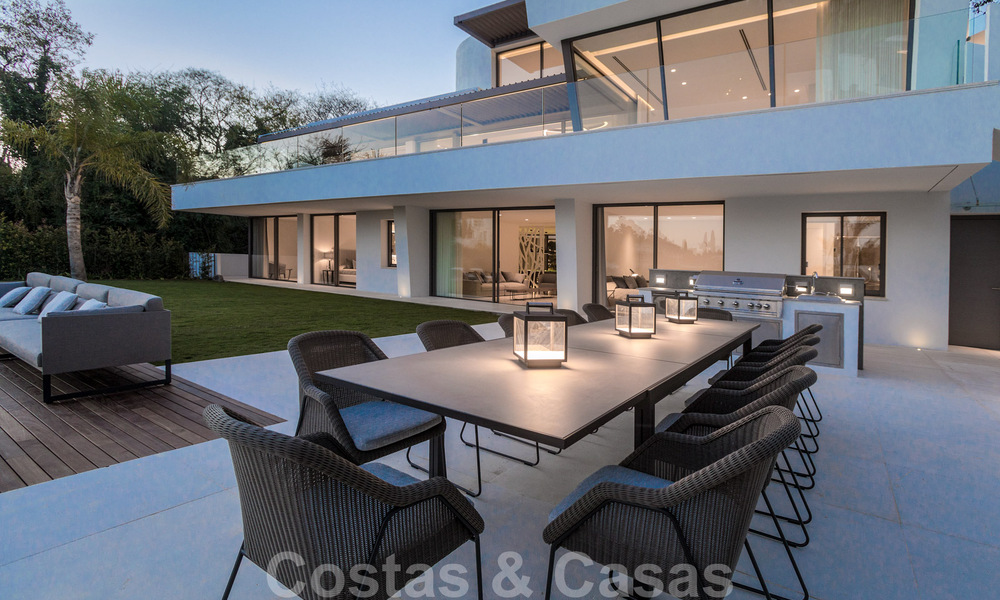 Instapklare, luxueuze, moderne villa te koop, met schitterend uitzicht in La Quinta, een golfurbanisatie in Marbella - Benahavis 801045