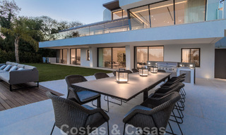 Instapklare, luxueuze, moderne villa te koop, met schitterend uitzicht in La Quinta, een golfurbanisatie in Marbella - Benahavis 801045 
