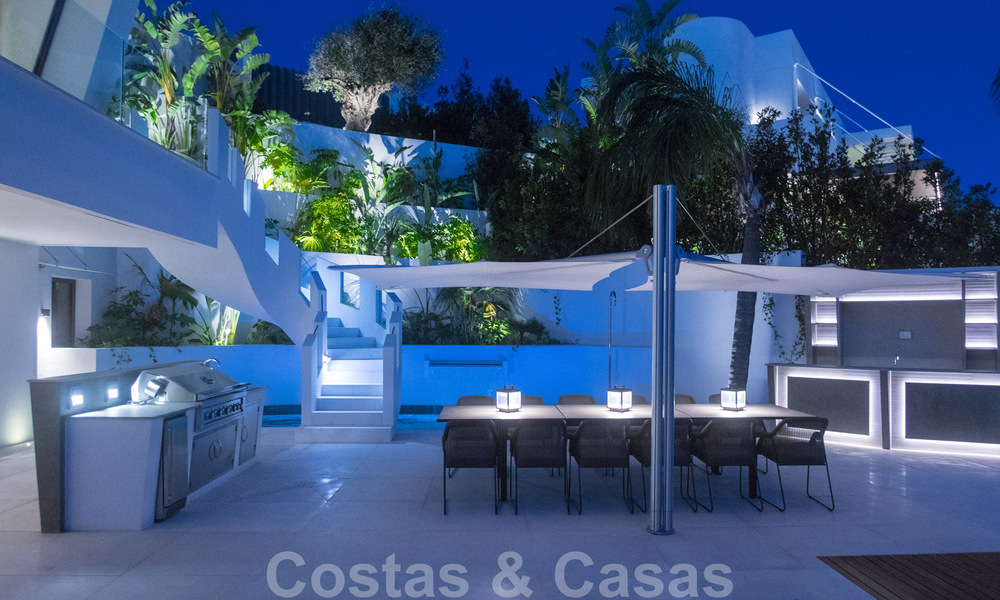Instapklare, luxueuze, moderne villa te koop, met schitterend uitzicht in La Quinta, een golfurbanisatie in Marbella - Benahavis 801056