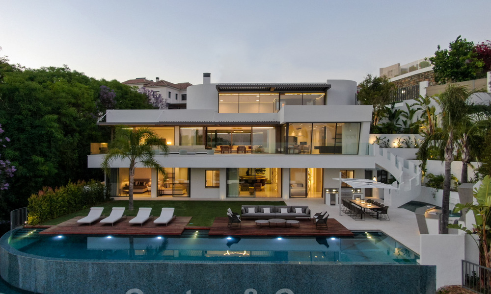 Instapklare, luxueuze, moderne villa te koop, met schitterend uitzicht in La Quinta, een golfurbanisatie in Marbella - Benahavis 801059