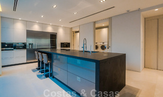 Instapklare, luxueuze, moderne villa te koop, met schitterend uitzicht in La Quinta, een golfurbanisatie in Marbella - Benahavis 801065 