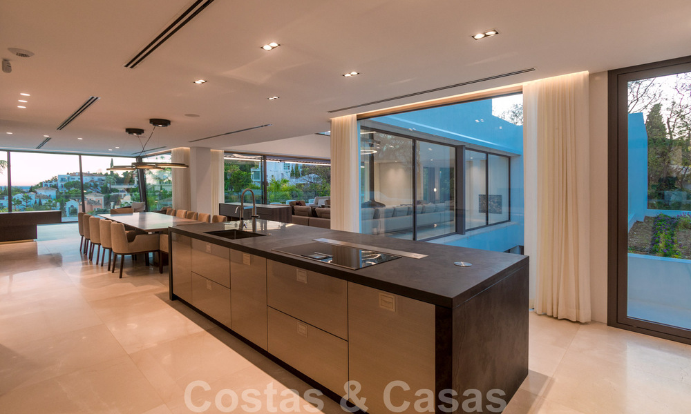 Instapklare, luxueuze, moderne villa te koop, met schitterend uitzicht in La Quinta, een golfurbanisatie in Marbella - Benahavis 801066