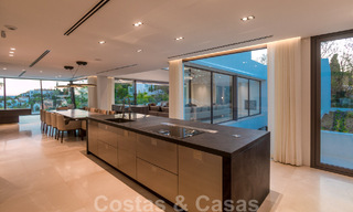 Instapklare, luxueuze, moderne villa te koop, met schitterend uitzicht in La Quinta, een golfurbanisatie in Marbella - Benahavis 801066 